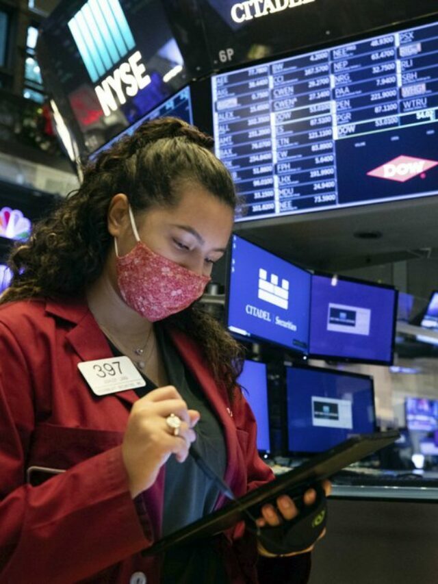 Dow drops Nearly 650 points As Jobless Claims Rise